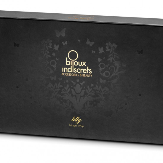 Плеть Bijoux Indiscrets - Lilly - Fringe whip украшена шнуром и бантиком, в подарочной упаковке