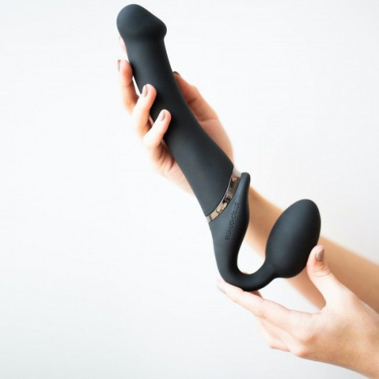 Безремневой страпон с вибрацией Strap-On-Me Vibrating Black M, диаметр 3,8см, пульт ДУ, регулируемый