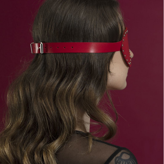 Маска на глаза с заклепками Feral Feelings - Blindfold Mask, натуральная кожа, красная