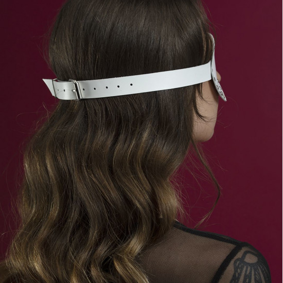 Маска на глаза с заклепками Feral Feelings - Blindfold Mask, натуральная кожа, белая