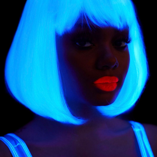 Светящийся в темноте парик Leg Avenue Pearl short natural bob wig White, короткий, жемчужный, 33 см