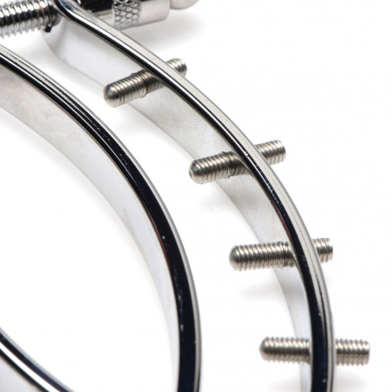 Зажим для вагины Master Series: Spread 'Em Poker Vagina Clamp with Adjustable Pressure Screws, шипы