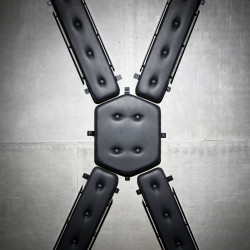 Андріївський хрест Master Series: St. Andrew's Cross, кріпиться на стіну