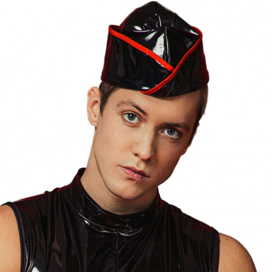 Лакированная мужская пилотка D&A