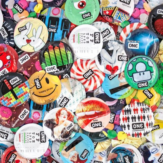 Набор презервативов ONE Super Sensitive, 100 шт, гладкие, с дополнительной смазкой, упаковка-тубус